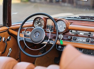 1967 MERCEDES-BENZ (W111) 250 SE CABRIOLET