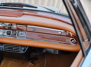 1967 MERCEDES-BENZ (W111) 250 SE CABRIOLET