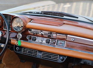 1967 MERCEDES-BENZ (W111) 250 SE CABRIOLET