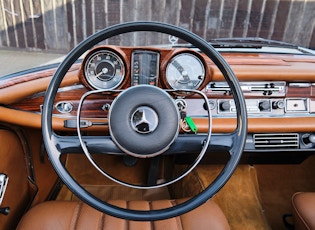 1967 MERCEDES-BENZ (W111) 250 SE CABRIOLET