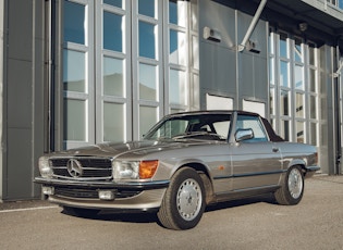 1986 MERCEDES-BENZ (R107) 300 SL