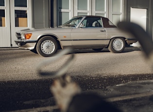 1986 MERCEDES-BENZ (R107) 300 SL