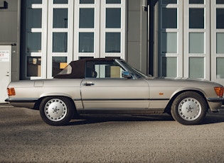 1986 MERCEDES-BENZ (R107) 300 SL