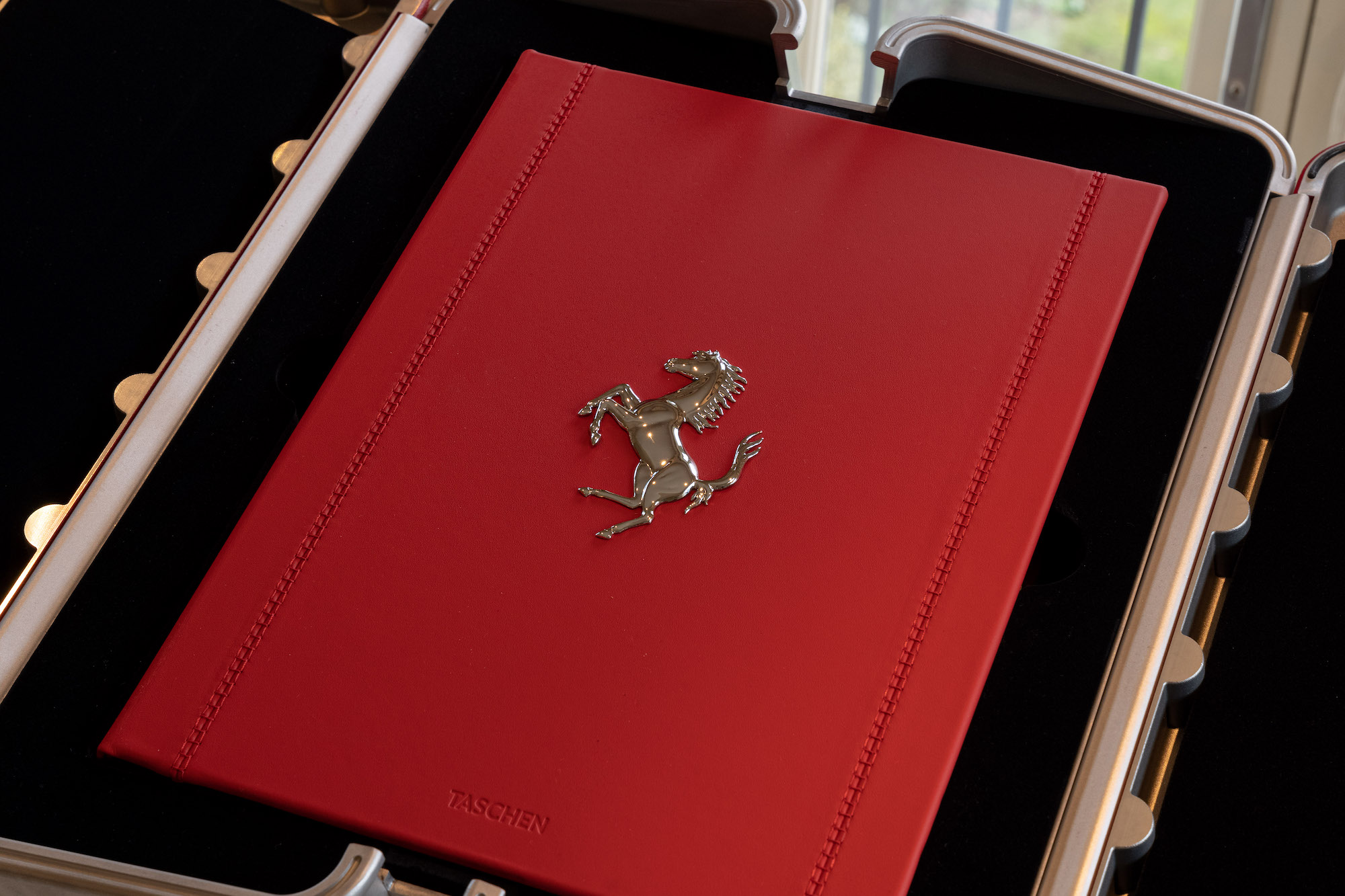 TASCHEN FERRARI アートブック Ferrari. Art Edition No. 1-250. TASCHEN Books