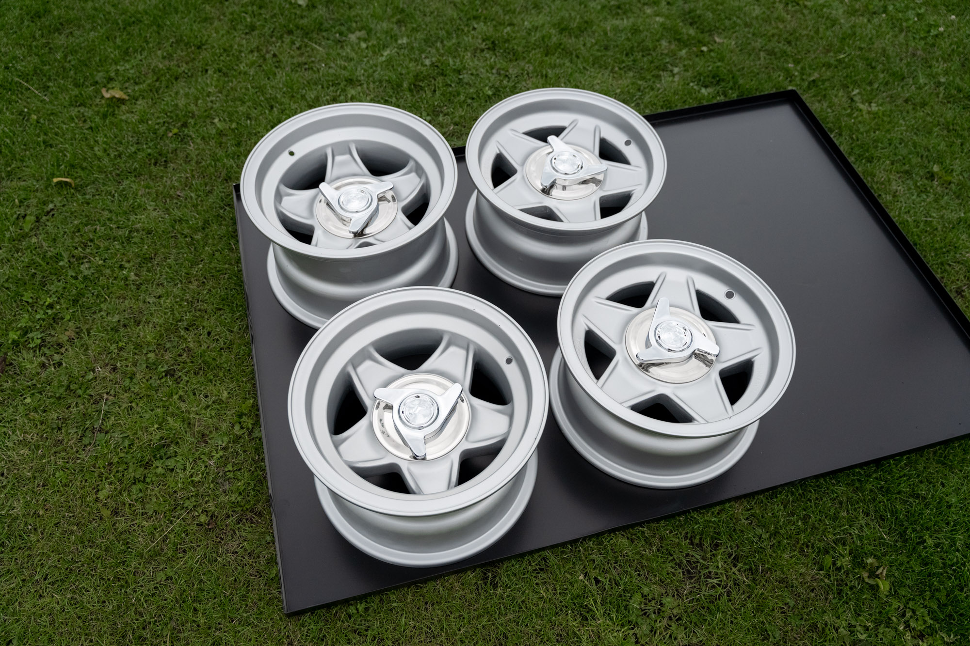 FERRARI 365GTB/4 DAYTONA - SET OF WHEELS & HUBS for sale by FERRARI 365GTB/4 DAYTONA - SET OF WHEELS & HUBS for sale by