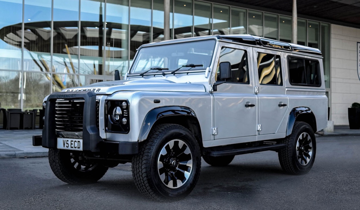 2014 LAND ROVER DEFENDER 110 XS STATION WAGON - 10,385 MILES