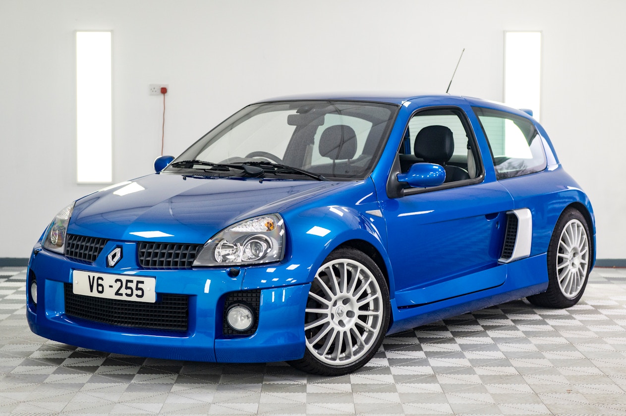 2004 RENAULT CLIO V6 PHASE 2 - 13,880 MILES