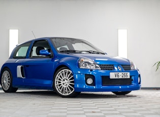 2004 RENAULT CLIO V6 PHASE 2 - 13,880 MILES