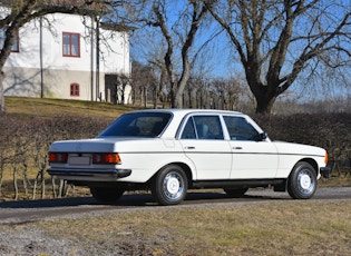 1985 MERCEDES-BENZ (W123) 200