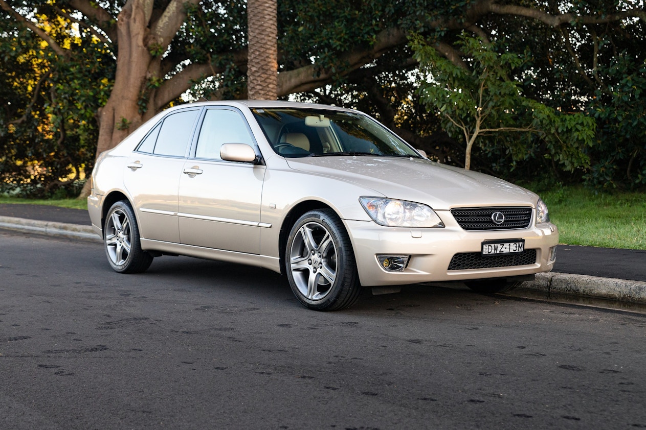 2004 LEXUS IS 300