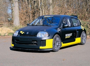 2000 RENAULT CLIO V6 PHASE 1 RACE CAR - 15,737 KM