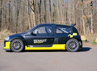 2000 RENAULT CLIO V6 PHASE 1 RACE CAR - 15,737 KM