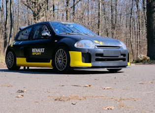 2000 RENAULT CLIO V6 PHASE 1 RACE CAR - 15,737 KM