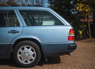 1992 MERCEDES-BENZ (W124) 300 TE-24  