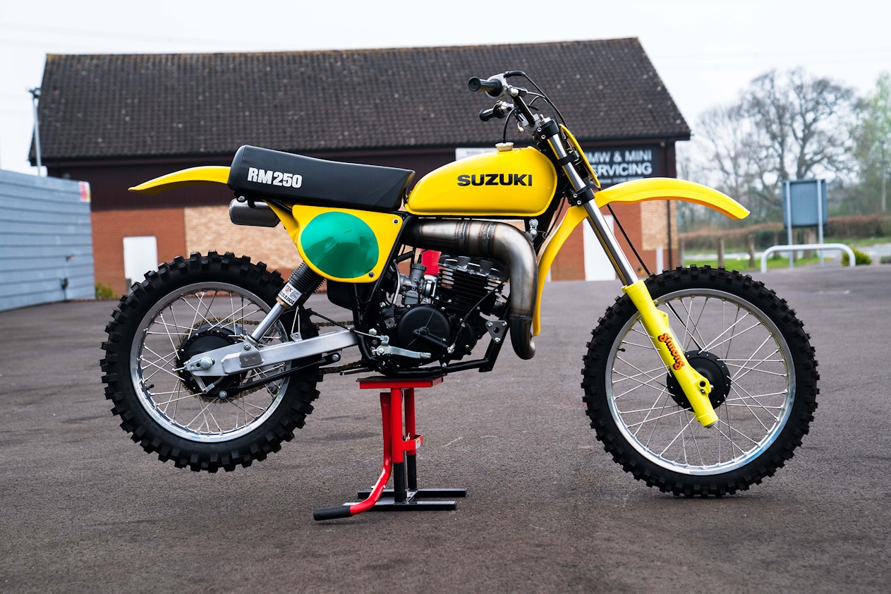 1977 SUZUKI RM250B 