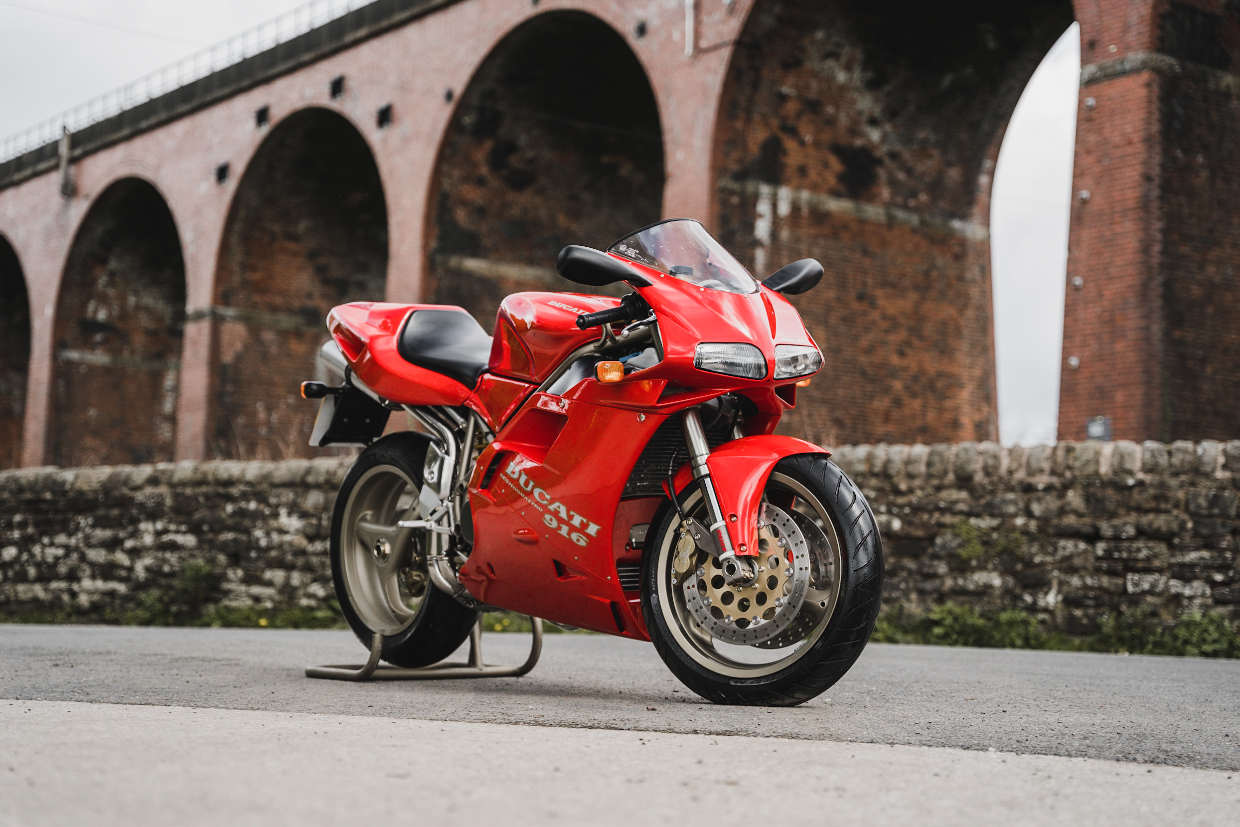 1994 ducati online 916