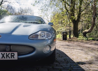 2001 JAGUAR XKR 4.0 COUPE