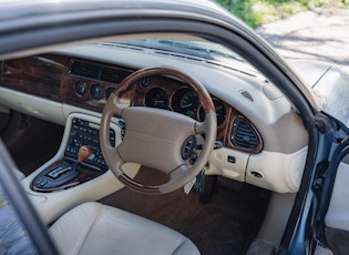 2001 JAGUAR XKR 4.0 COUPE