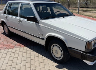 1988 VOLVO 740 GLE