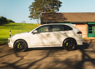 2015 PORSCHE CAYENNE S E-HYBRID - 12,950 MILES