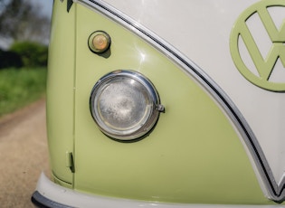 1961 VOLKSWAGEN T1 15-WINDOW SPLITSCREEN DELUXE MICROBUS 