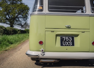 1961 VOLKSWAGEN T1 15-WINDOW SPLITSCREEN DELUXE MICROBUS 