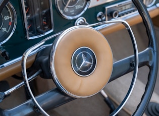 1967 MERCEDES-BENZ 250 SL PAGODA - ZF 5-SPEED