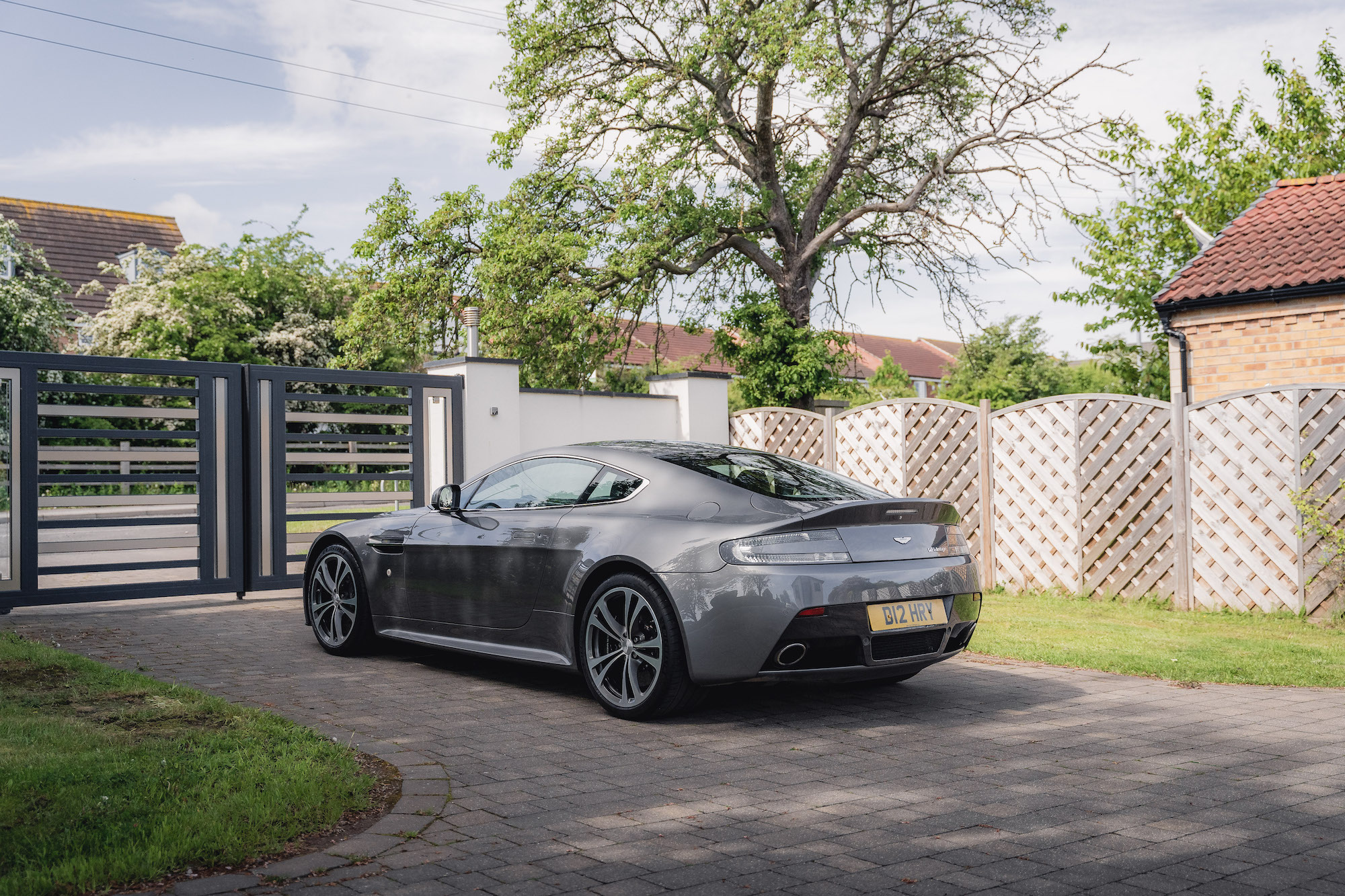 Spark Aston Martin V12 Vantage 2009年 Spark 1/43 Aston Martin V12 Vantage 2009 Minicar | eBay