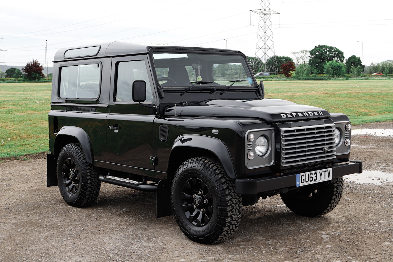 2014 LAND ROVER DEFENDER 90 XS STATION WAGON - 9,428 MILES