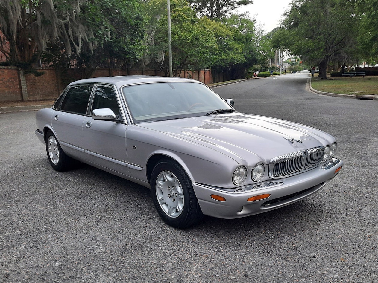 2002 JAGUAR XJ8 'VANDEN PLAS'