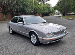 2002 JAGUAR XJ8 'VANDEN PLAS'