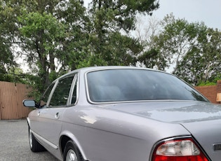 2002 JAGUAR XJ8 'VANDEN PLAS'