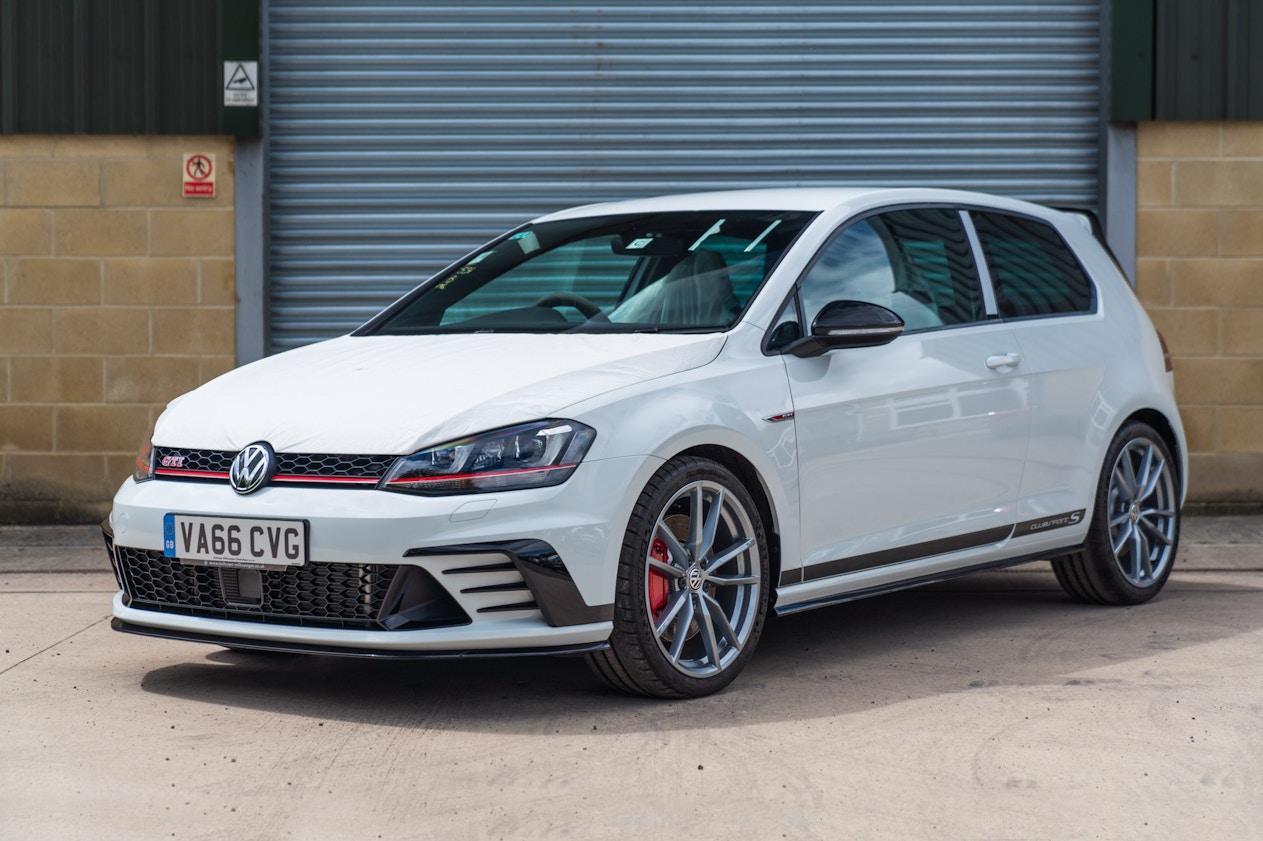 2016 VOLKSWAGEN GOLF (MK7) GTI CLUBSPORT S - 90 MILES for sale by auction  in Cirencester, Gloucestershire, United Kingdom