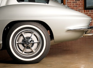 1963 CHEVROLET CORVETTE STINGRAY (C2) COUPE - SPLIT WINDOW