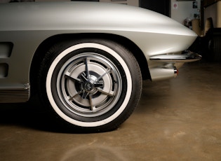 1963 CHEVROLET CORVETTE STINGRAY (C2) COUPE - SPLIT WINDOW