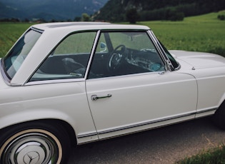 1967 MERCEDES-BENZ 250 SL PAGODA