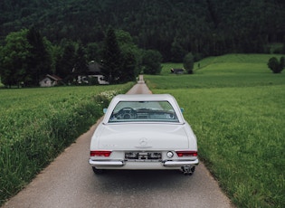 1967 MERCEDES-BENZ 250 SL PAGODA