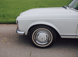 1967 MERCEDES-BENZ 250 SL PAGODA