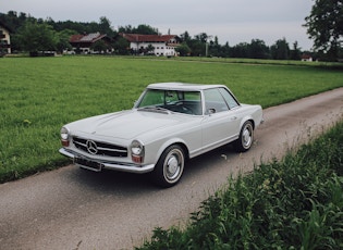 1967 MERCEDES-BENZ 250 SL PAGODA