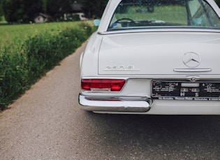 1967 MERCEDES-BENZ 250 SL PAGODA