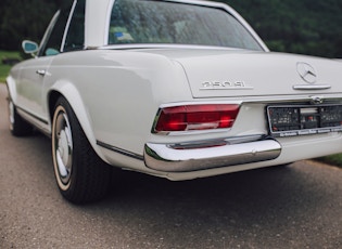 1967 MERCEDES-BENZ 250 SL PAGODA