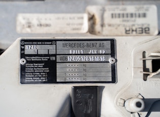 1990 MERCEDES-BENZ (W124) 300CE-24V