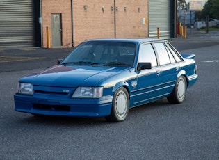 1985 HOLDEN COMMODORE SS VK GROUP A - PETER BROCK 'BLUE MEANIE' 