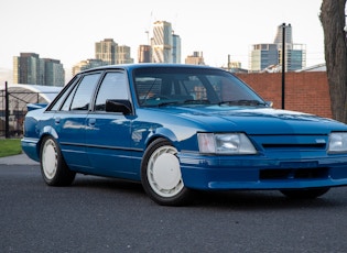 1985 HOLDEN COMMODORE SS VK GROUP A - PETER BROCK 'BLUE MEANIE' 