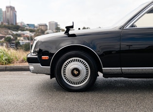 2005 TOYOTA CENTURY V12