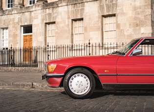 1988 MERCEDES-BENZ (R107) 300 SL