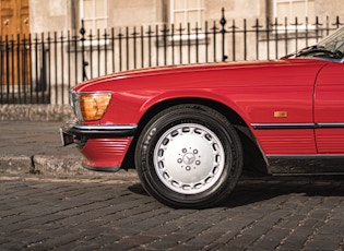 1988 MERCEDES-BENZ (R107) 300 SL