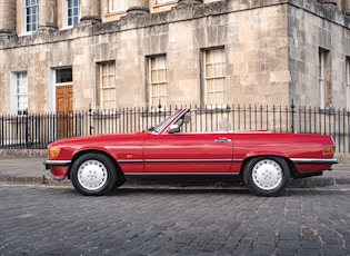 1988 MERCEDES-BENZ (R107) 300 SL