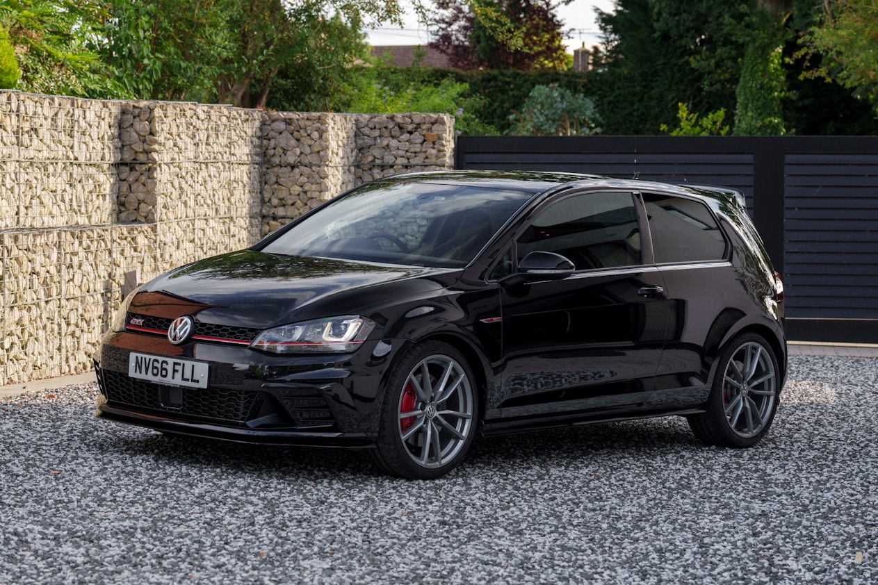 2016 VOLKSWAGEN GOLF (MK7) GTI CLUBSPORT S - 5,546 MILES 