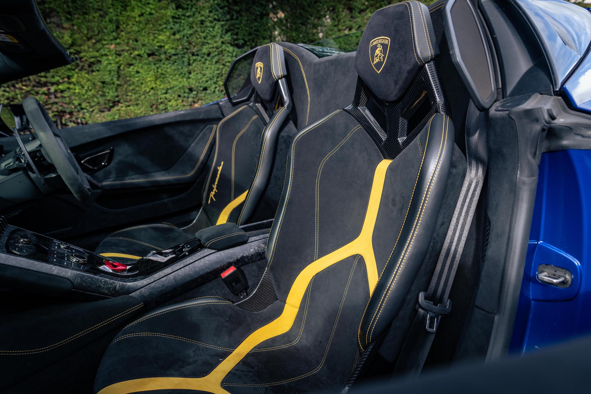 The Lamborghini Huracan Sterrato. A changing matte paint! Only delivered on  a Huracan, Aventador S roadster and SVJ, that I know. Color : Verde Agave  #verdeagave Source : thanks #lamborghini #lamborghinihuracan #huracan #, image size:1263x842